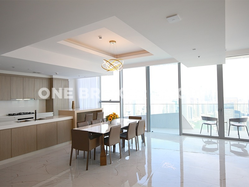 FULLY FURNISHED | UPGRADED | MOVE IN IMMEDIATELY  -pic_1